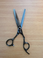 Load image into Gallery viewer, Kashi B-1132T Professional Thinning shears  Black color
