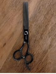 Load image into Gallery viewer, Kashi B-1146T Professional Thinning shears  6.5 inch Black color

